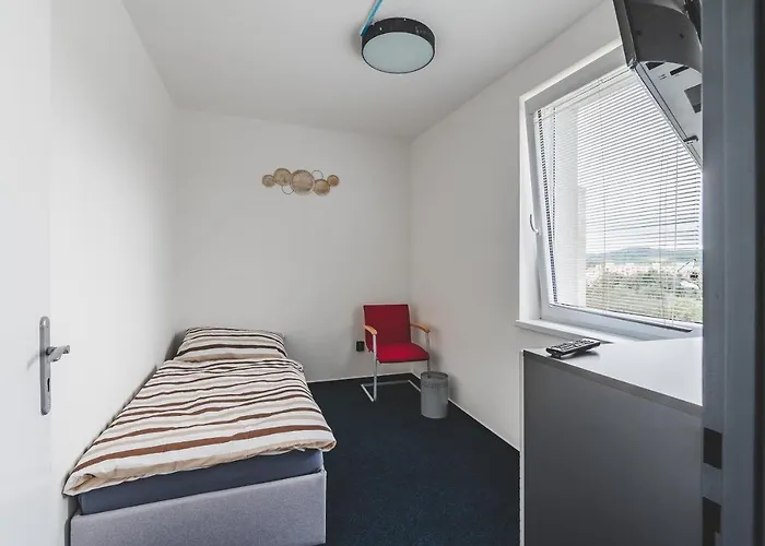 Hostel Bp / Urbinska 144 *